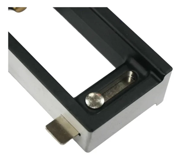ESCUADRA CARPINTERO 300 mm. HEAVY DUTY
largo 300 mm. Permite realizar marcaciones en dif. Angulos en forma precisa.
Incluye soporte de borde y copiador para realizar marcaciones repetidas. Angulos pre marcados. Material aluminio.