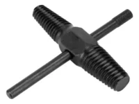 EXTRACTOR DE ROSCAS ROTAS 1/2-3/4 (valvulas y canillas)
material: acero al carbono. Recubrimiento anti corrosivo Usos: quitar roscas de tuberias rotas, da?adas, valvulas de griferia.
Medidas: largo 90 mm. Extremos:12 mm y 16 mm. Perno: 120 mm
