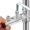 RU16041 2 EXTRACTOR DE CANILLAS ROTAS.
Usos: quitar roscas rotas de ca?os de agua y gas de 1/2 y 3/4".
Material: acero de alta resistencia con tratamiento anticorrosivo. dureza: 55HRC. Incluye llave allen 6mm.