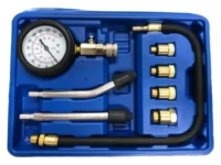 COMPRESOMETRO NAFTERO X 8 PZS. usos: autos-motos-camionetas. Rango: de 0-300 PSI (20 kg/cm?) 0-20 BAR.
Cuatro adaptadores p/roscas de buj?as de 10, 12, 14 y 18mm. Contiene: 1 extension flx de 430mm y 2 ext rigidas (recta y curva)